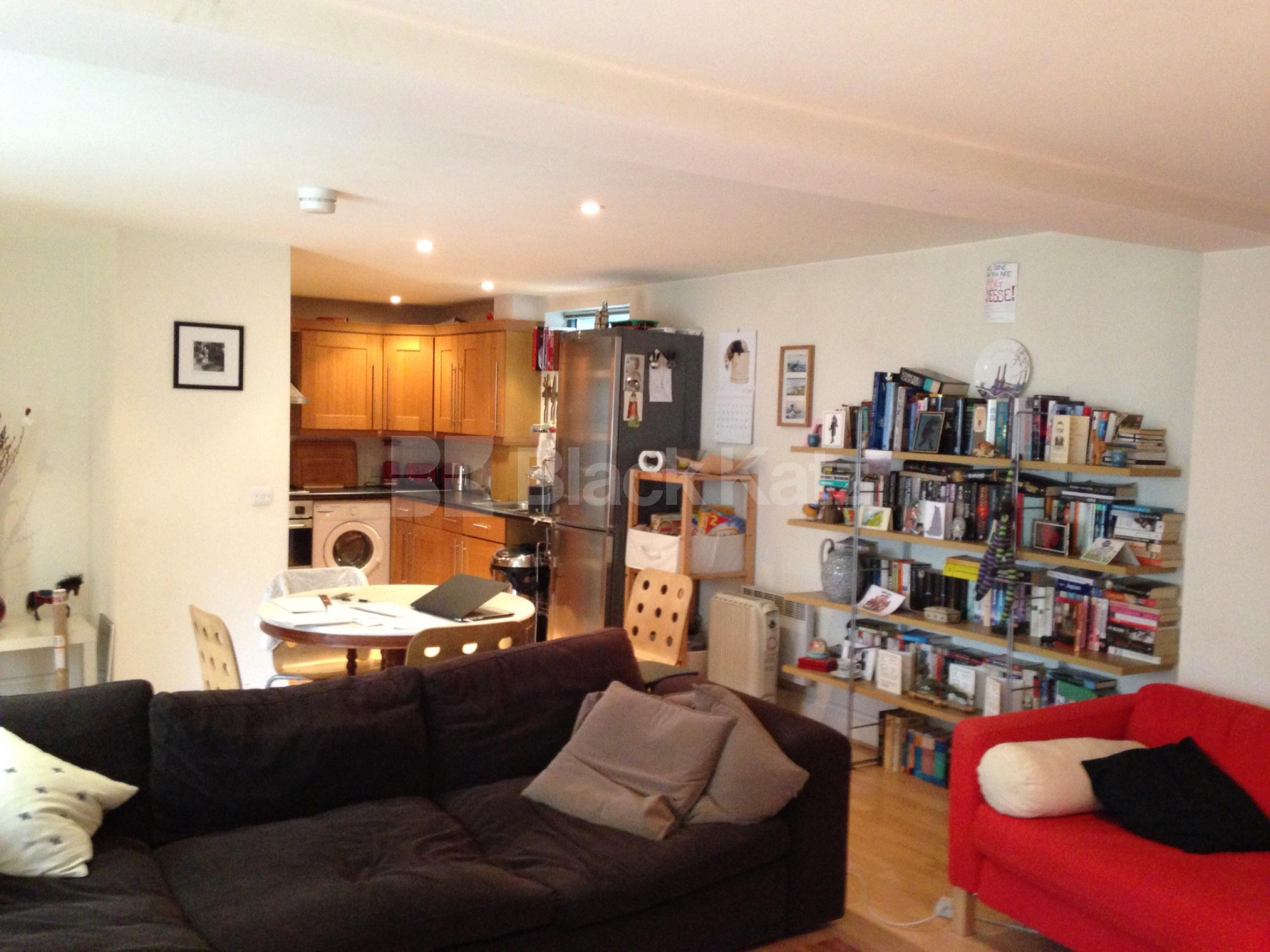 			LET, 2 Bedroom, 1 bath, 1 reception Apartment			 St Johns Hill, Clapham Junction SW11